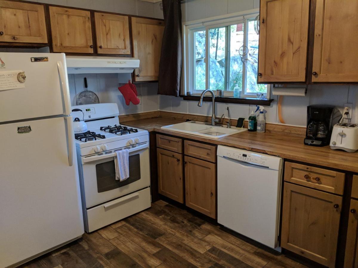 Sleeping Wolf Guest House 오크허스트 외부 사진