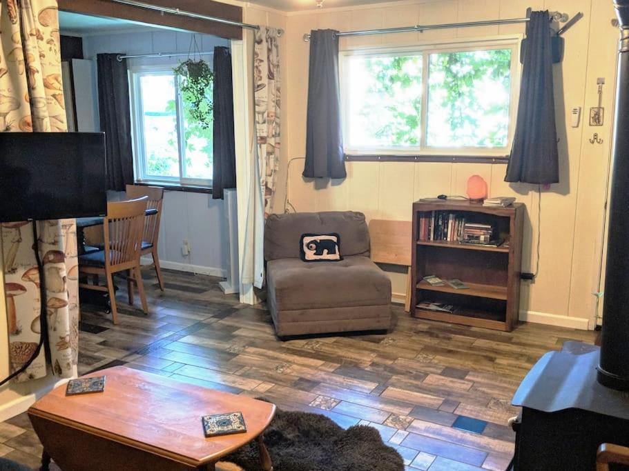 Sleeping Wolf Guest House 오크허스트 외부 사진
